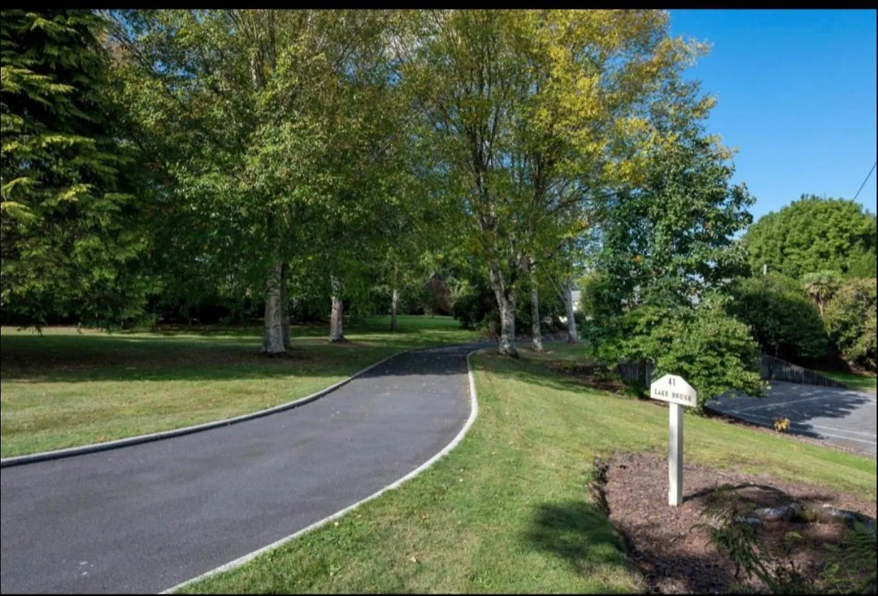 Apartment Lakeside & Tennis Court Paradise Rotorua New Zealand