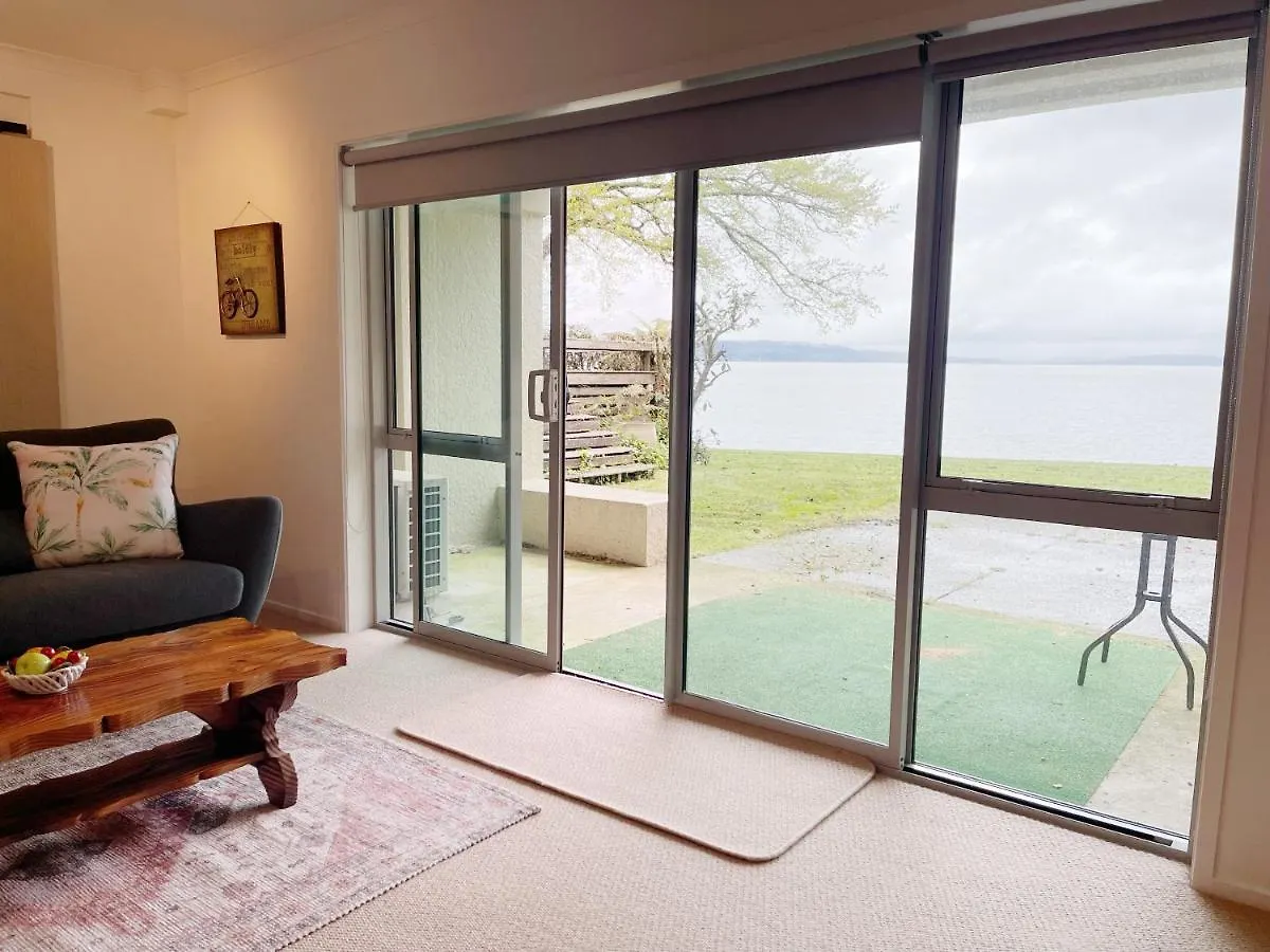 Lakeside & Tennis Court Paradise Rotorua 0*,